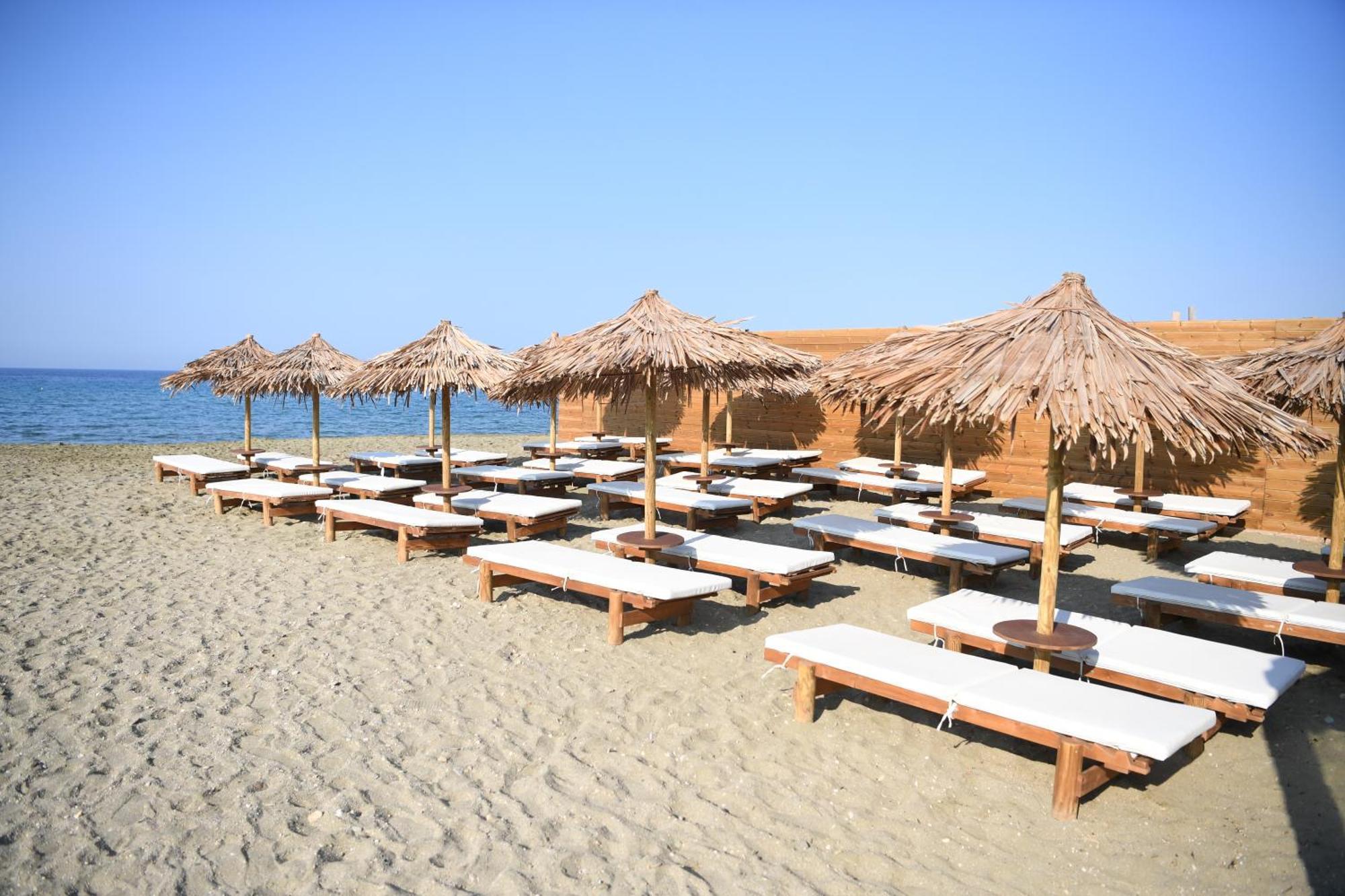 Nostos Beachfront Apartments & Studios Agios Ioannis  Exteriör bild