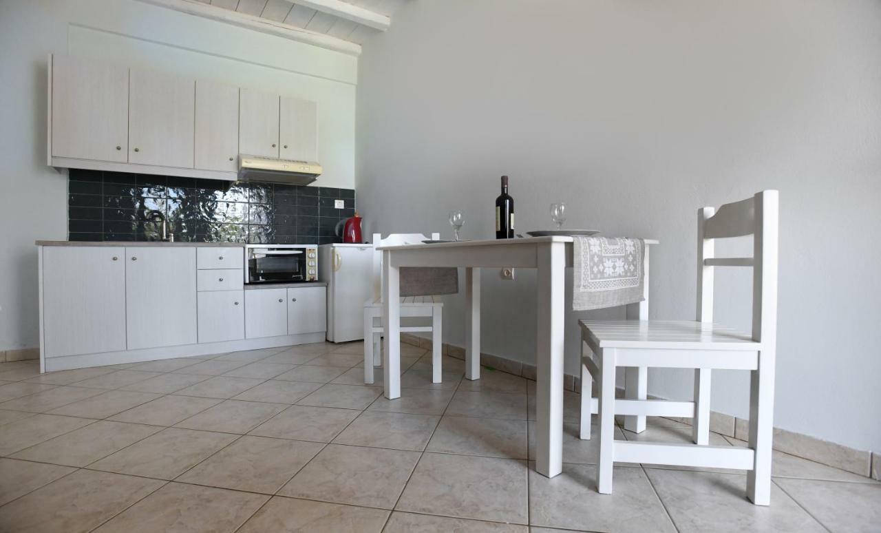 Nostos Beachfront Apartments & Studios Agios Ioannis  Exteriör bild