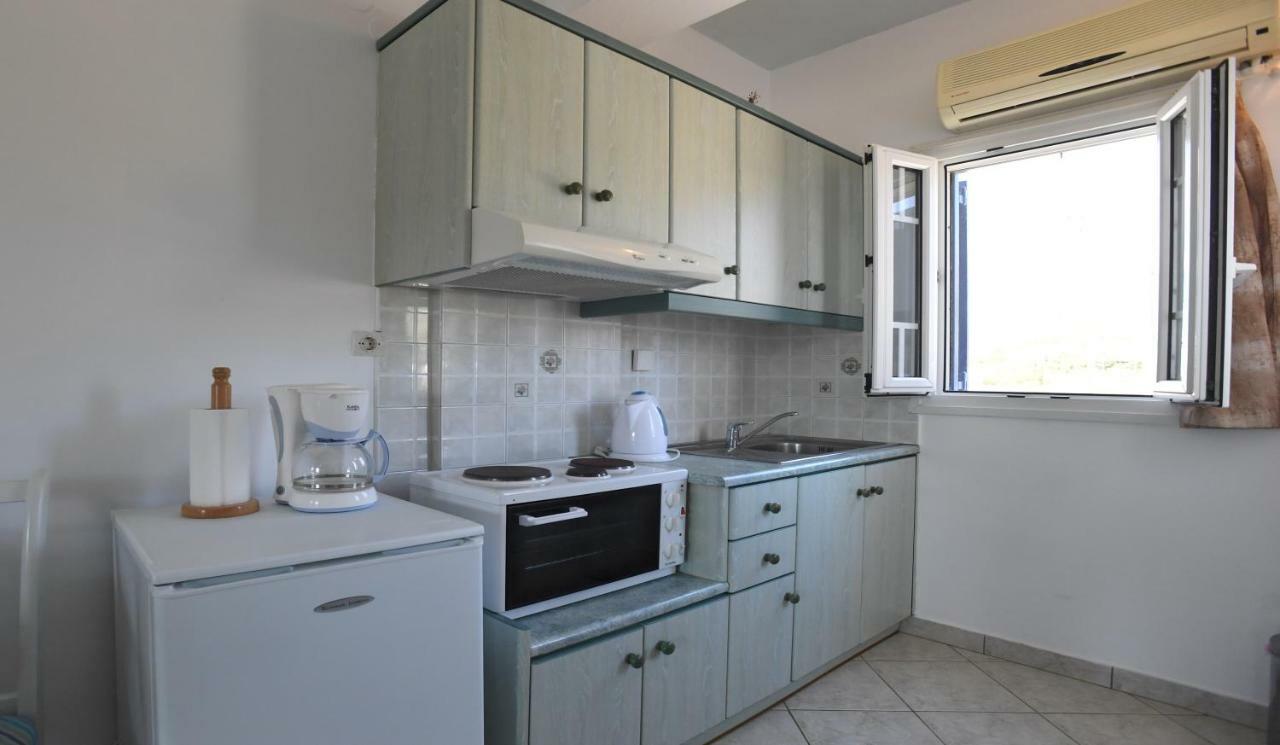 Nostos Beachfront Apartments & Studios Agios Ioannis  Exteriör bild