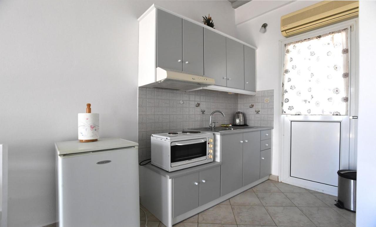 Nostos Beachfront Apartments & Studios Agios Ioannis  Exteriör bild